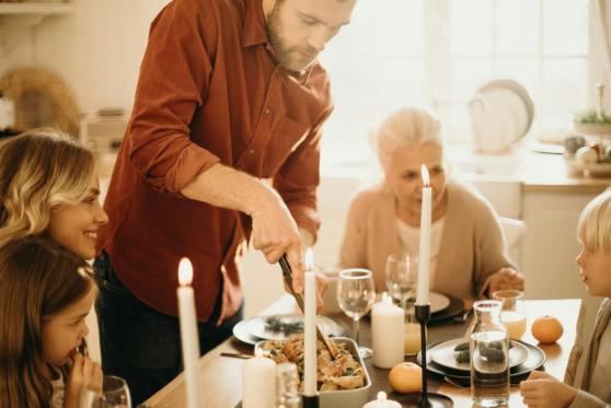 5 Tips for Handling Holiday Financial Discussions